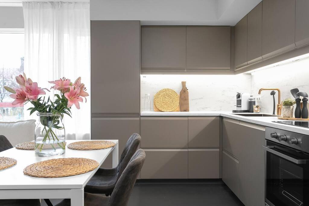 Appartamento Cheerful 3br Down Town Newly Renovated Reykjavík